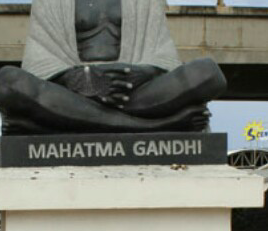 Une statue du Mahatma Gandhi décapitée à l'île de La Réunion