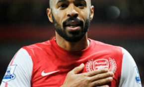 Thierry Henry la main sur le coeur