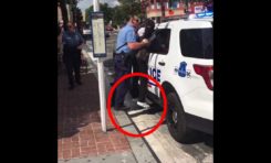 USA : brutale intimidation d'une jeune femme par deux agents (WTF Videos)