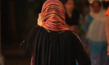 USA - NY 5ème av. : Un homme enflamme les vêtements d'une musulmane