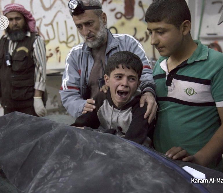 On vend des armes, ensuite on fait des photos en rafale