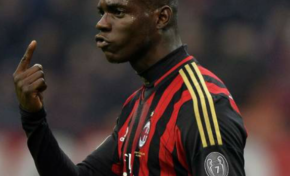 Mario Balotelli le doigt de l'OM