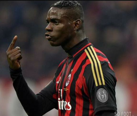 Mario Balotelli le doigt de l'OM