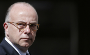 Planquez vous la rue Cazeneuve arrive
