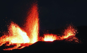 Le feu d'artifice du Piton de la Fournaise