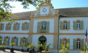 Hôtel de ville de Saint-Pierre : Découverte originale d'un ancien magasin de la Compagnie des Indes - Journées Européennes du Patrimoine à la Réunion