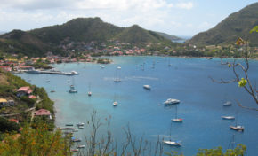 Randonnée pédestre dans les rues de Terre de Haut sur fond artistique - Journées Européennes du Patrimoine 2016 (Guadeloupe)