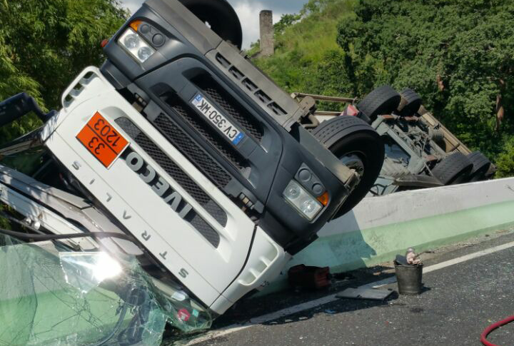 Spectaculaire accident au Carbet en Martinique