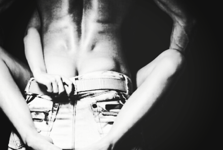 Le député Jean-Philippe Nilor  a des rapports sexuels dans un ascenseur de l'Assemblée Nationale française et...