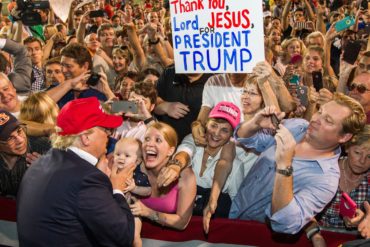 "les âmes vides sont attirées par les opinions extrémistes"