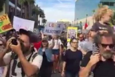 Manif anti-Trump à Los Angeles... 😳 ah oui quand même !