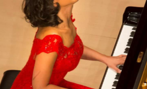 LA PIANISTE QUI BOUSCULE L’UNIVERS DE LA MUSIQUE CLASSIQUE