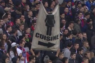 Sport et Sexisme  L'Olympique Lyonnais va porter plainte contre l'auteur d'une banderole sexiste déployée au stade. Elle proposait aux  femmes de rester en cuisine.