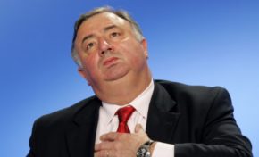 Penelopegate  : Gérard Larcher très inquiet. « Larcher lâche Fillon », cette information l'a fait sauter du lit de bon matin. Il dément