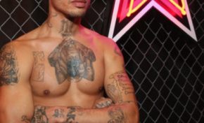 Oui, c'est indéniable, le noir lui va beaucoup mieux ! Jeremy Meeks passe de la case prison aux podiums de la Fashion week de New-York