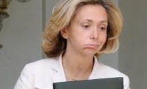 Valérie Pécresse, présidente de la région Île-de-France, déclare pendant "L'Émission politique" sur France 2 que "les métiers de l'enseignement sont crucial".