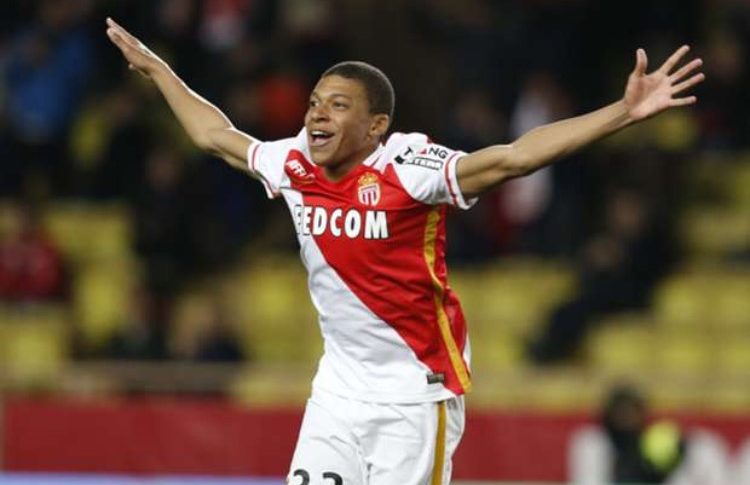 Au lendemain de la défaite de Monaco sur le terrain de Manchester City (5-3), la presse britannique ne tarit pas d'éloges sur le niveau de l'ASM ainsi que celui du brillant Kylian Mbappé.  Monaco est considérée comme  l'une des meilleures équipes d'Europe avec déjà 111 buts marqués cette saison.