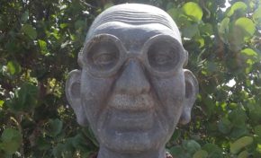 Mahatma  Gandhi ou Coffe ? 😞😕😒