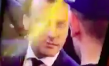 Macron : shampoing aux oeufs pour le champion des sondages