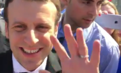Emmanuel Macron comme une saucisse dans le rougail