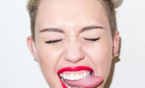 POURQUOI LES FEMMES TIRENT – ELLES LA LANGUE ?