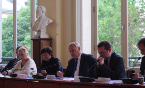 1ère Assemblée Générale Constitutive du GIP "mission de la mémoire de l'esclavage" : même le buste est blanc...