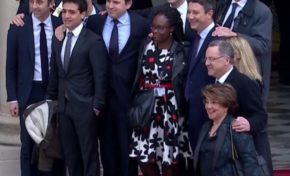 Tresses et Adidas blanches pour ma soeur noire