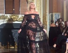 Ewa Minge a présenté sa collection automne hiver 2018, au Shangri La à Paris