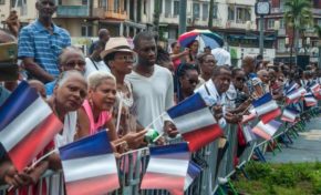 "Le voilà notre drapeau chéri"