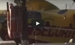 Vidéo : un Canadair heurte une barge... oups
