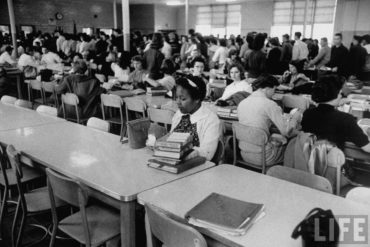 Pourquoi est-elle seule ?