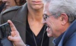 Quoi ma gueule...qu'est-ce qu'elle a ma gueule ?