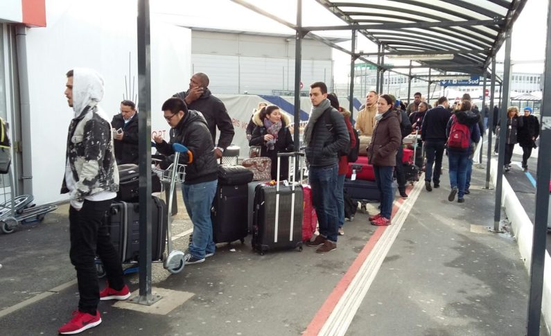 🎵🎶Houla la la la...Air Caraïbes offre à ses clients le dernier tube de ❄❄Cold and the Gang☃️☃️😩