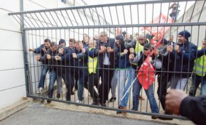 « Sans chemises et sans pantalons » la CGT contre Air France !