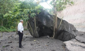 Marcellin "Le malin de mars " Nadeau et le rocher qui a bon dos