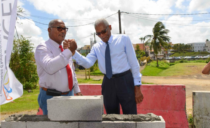 "Ciment ka manti qu'on me jette la première...Pierre"