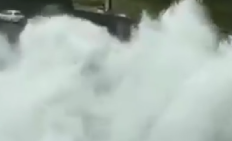 Île de La Réunion : vidéo impressionnante de la houle sur la route du littoral