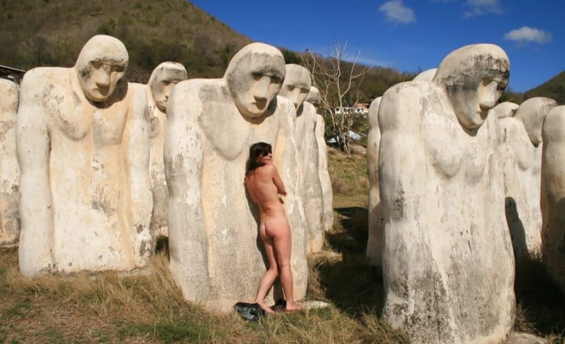 Femme nue au Cap 110 en Martinique : "J'ai voulu rendre un hommage aux esclaves et au mythe phallique noir..."