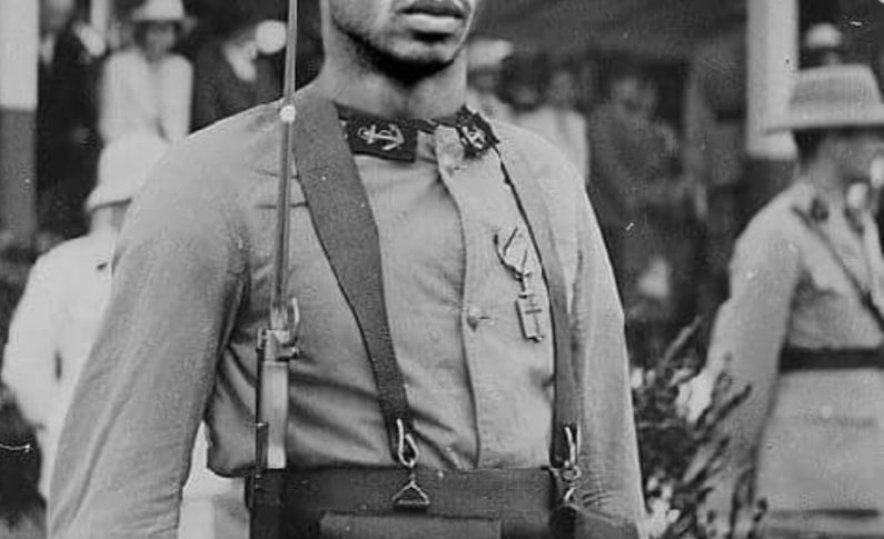 Eh oui...Titi cher zouave tu n'es qu'un sombre et ténébreux tirailleur quand tu te tires ailleurs