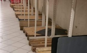 Isaac...ice and water : 🎵🎵🎵Et l'eau darling 🎶🎶🎵han han 🎶🎶🎵et l'eau good looking🎵🎵🎵