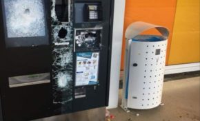 Alfred Marie-Jeanne vandalise un distributeur de tickets du TCSP en Martinique