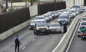 Martinique : le drapeau aux 4 serpents, les gendarmes blancs, les nègres, entre corbeaux noirs et renards des neiges