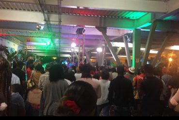 Gilets jaunes ? Non... nègres qui chantent à la Black Friday en Martinique