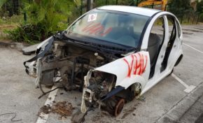 Un VHU stationné en face de la Collectivité Territoriale de Martinique