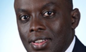 Et pendant ce temps là en France le pays des droits de l'homme qui a déclaré l'esclavage crime contre l'humanité...Colbert le père du #codenoir fait des émules mules...