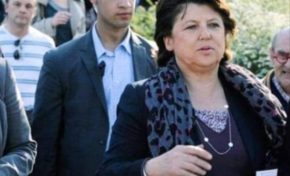 Non..ce n'est pas possible...non😳😳😳...Martine...ce n'est pas...Benalla...juste derrière toi ?