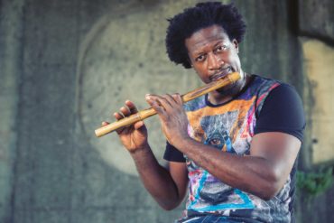 Max Mona donne sa "vérité" en concert