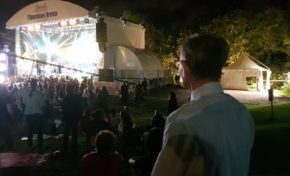 Alfred Marie-Jeanne au coeur de l'ambiance à l' Appaloos’Arena en Martinique