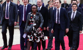 Putain...Colbert...la meuf n’est pas dead