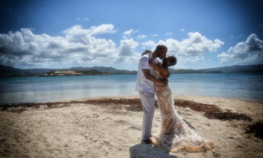Melissa et Clyde, deux originaires du New Jersey, sont venus célébrer leur mariage à l'îlet Oscar en Martinique